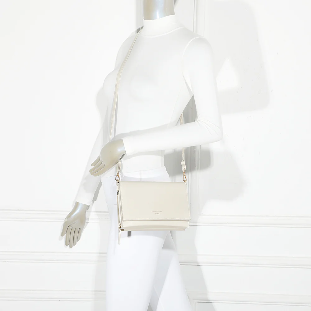 Alessia - Image 12